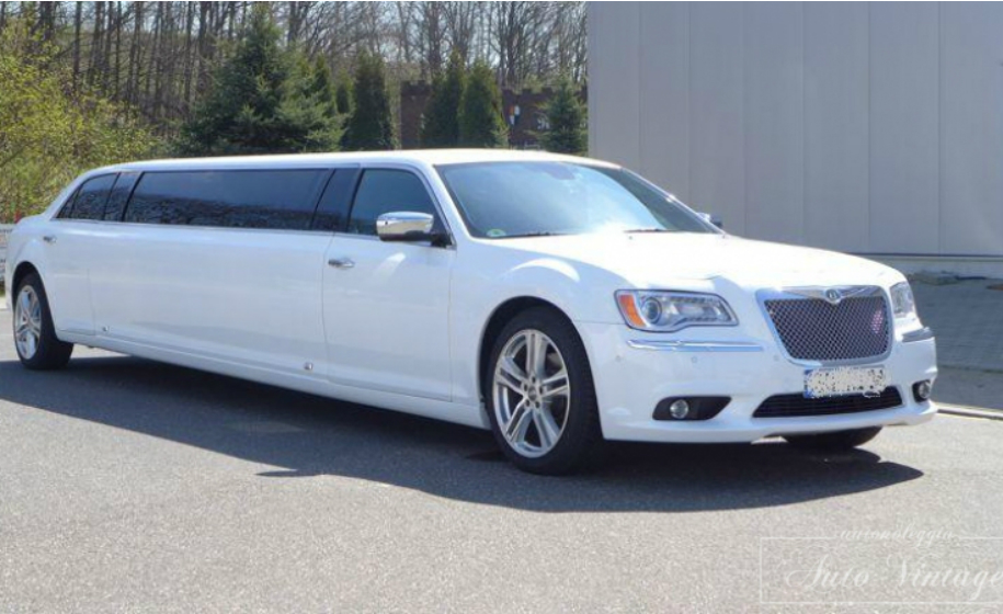 Read more about the article New Chrysler Stretch Limousine en
